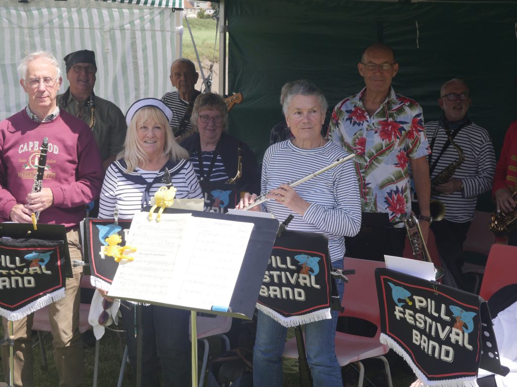 Pill Festival Band performing